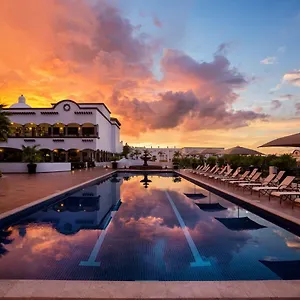 grand-residences-riviera-cancun.allrivieramayahotels.com/